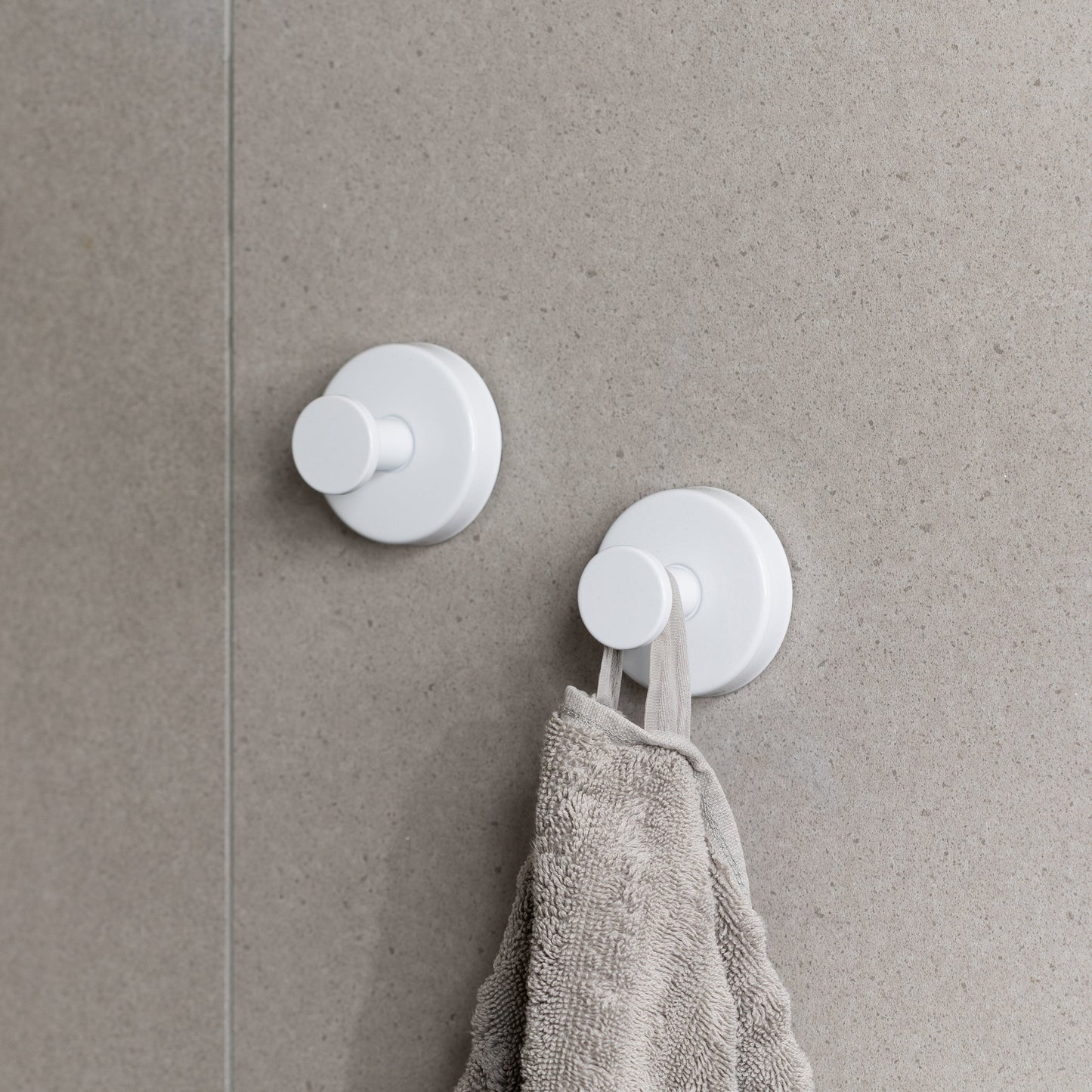 ScandicHook – Enkel montering uten boring.