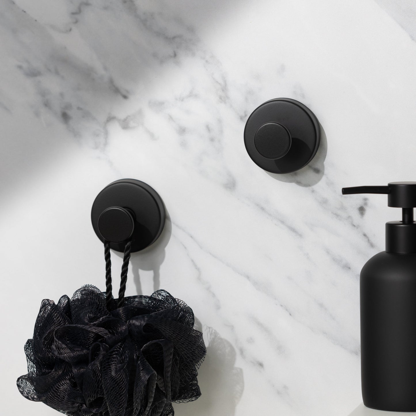 ScandicHook – Enkel montering uten boring.