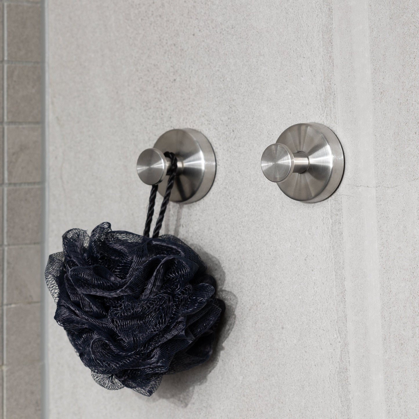 ScandicHook – Enkel montering uten boring.